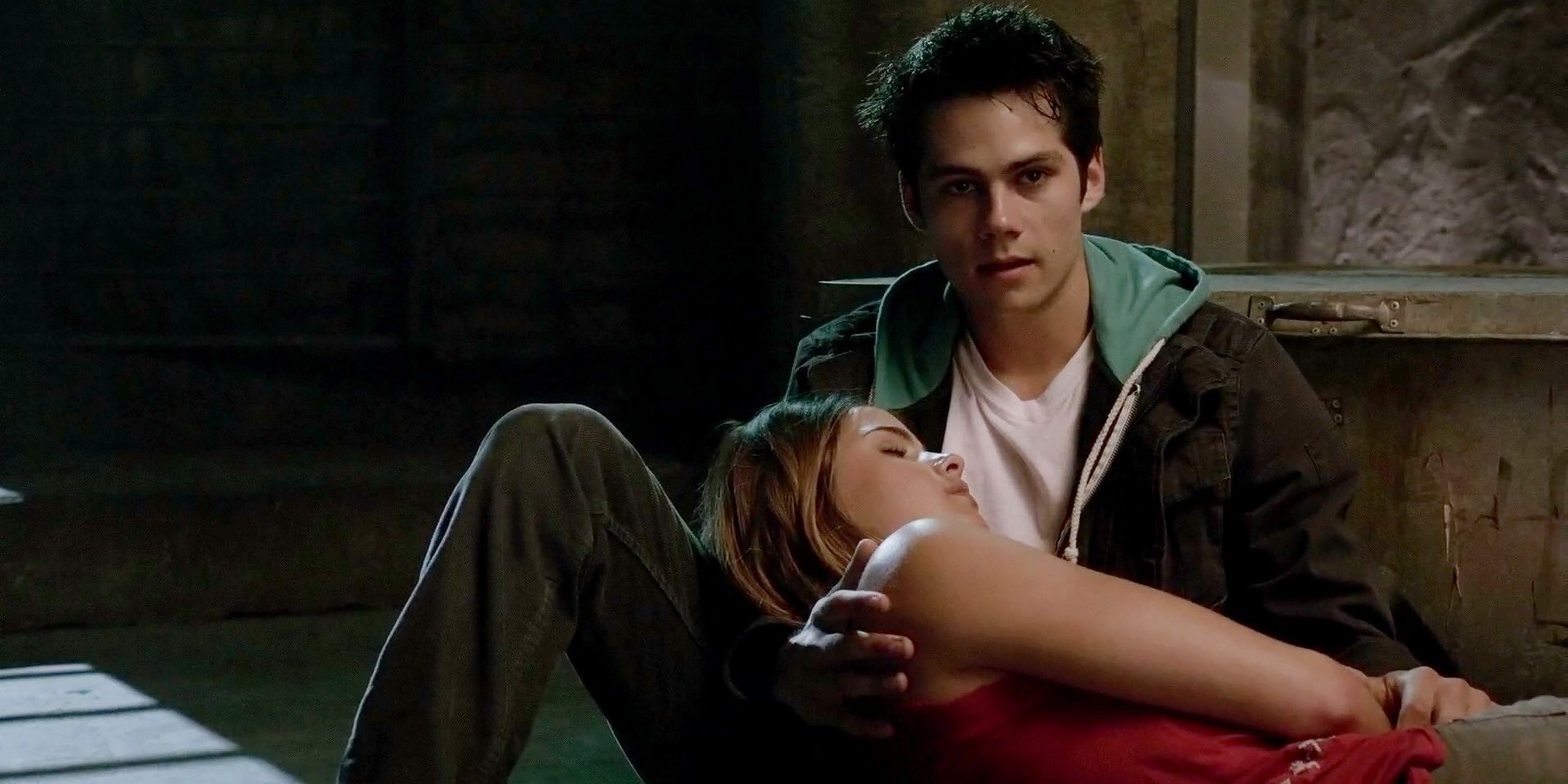 Stiles holding Malia when shes infected with a virus in Weaponized of Teen Wolf