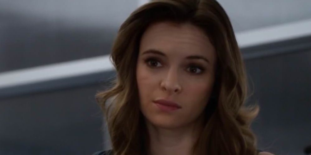 Caitlin in Flash Back caitlin snow 40070308 1916 1076 Cropped