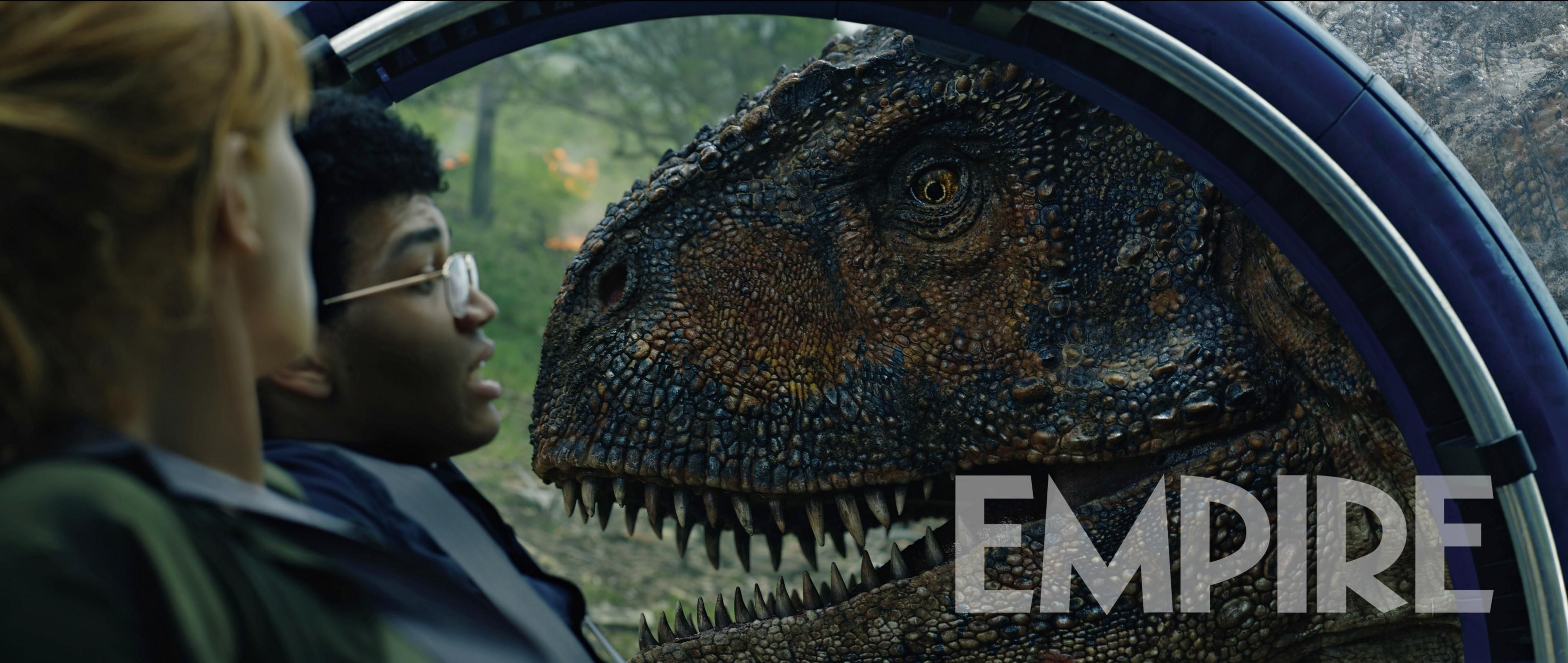 Bryce-Dallas-Howard-and-Justice-Smith-in-Jurassic-World-2.jpg